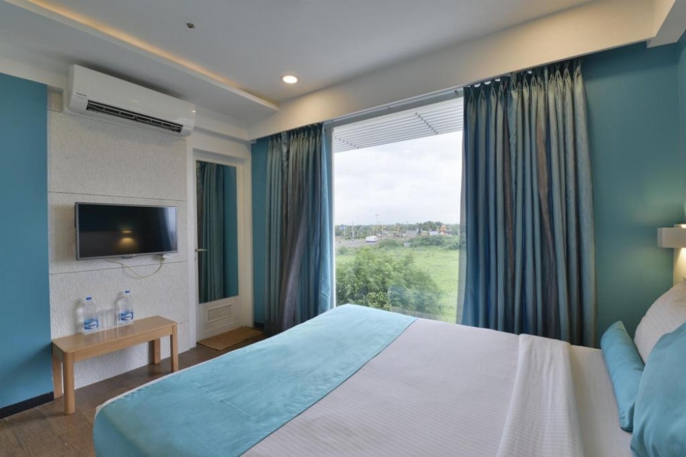 Room image 4